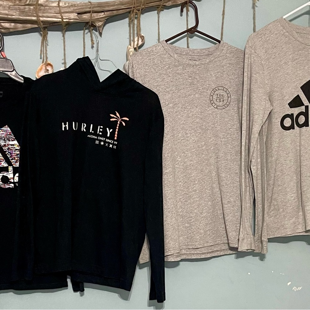 4 Men’s Tshirts Size Small Grey Black Adidas Hurley & Volcom long sleeve